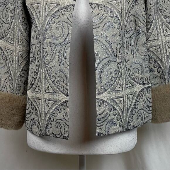 Chico’s Tan Metallic Faux Fur Mob Wife Glam Cuff Evening Jacket NWOT Size 4P - Picture 4 of 14